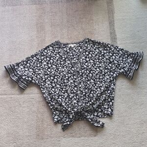 Max Studio Black and White Floral Blouse